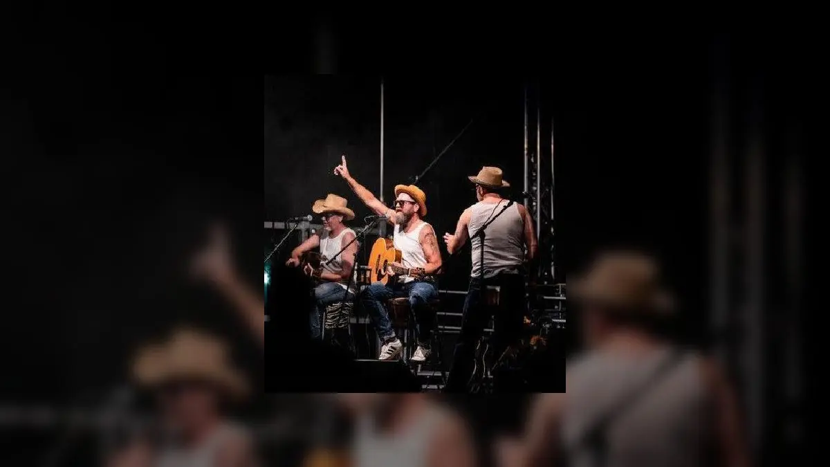 Die Cotton Pickers Band mit Arno Aberer, Mario Brandl und Stefan Sulzbacher auf der Bühne